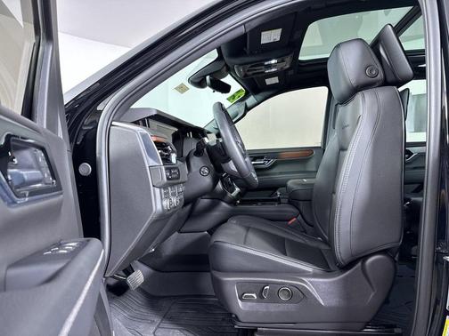 Black 2025 GMC Yukon Denali