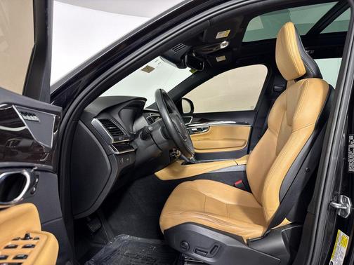 Black 2019 Volvo XC90 T6 Momentum