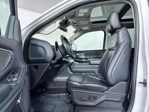 White 2025 Ford Expedition Platinum