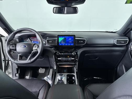 White 2024 Ford Explorer ST-Line