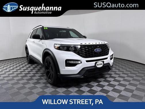 White 2024 Ford Explorer ST-Line
