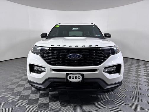 White 2024 Ford Explorer ST-Line