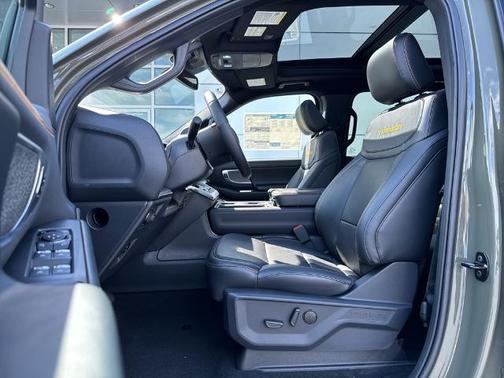 2025 Ford Expedition Tremor