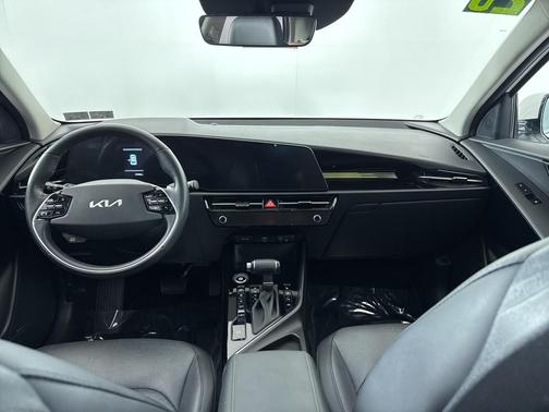 2023 Kia Niro SX