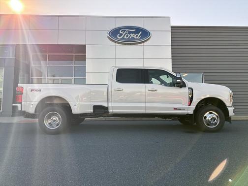 White 2027 Ford F-350 Super Duty
