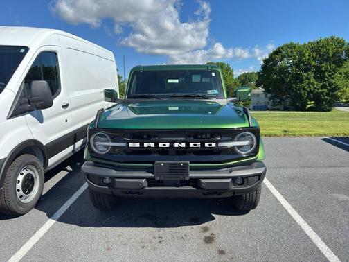 Green 2025 Ford Bronco Outer Banks