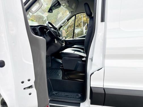 2025 Ford Transit-250 148 WB Medium Roof Cargo