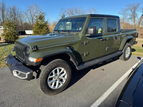 2023 Jeep Gladiator Sport