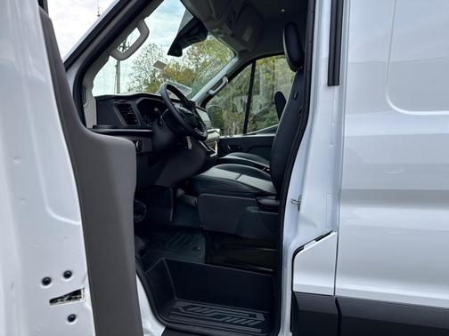 2025 Ford Transit-250 148 WB Medium Roof Cargo