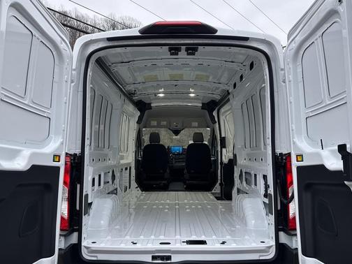 2026 Ford Transit-250 148 WB Medium Roof Cargo