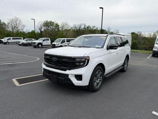 White 2025 Ford Expedition Active