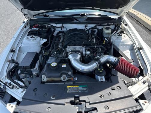 White 2006 Ford Mustang GT Premium