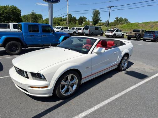 White 2006 Ford Mustang GT Premium