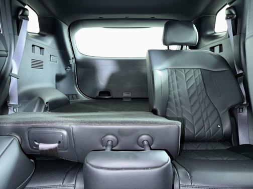 White 2023 Kia Sportage Plug-In Hybrid X-Line