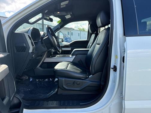 White 2022 Ford F-250 Lariat