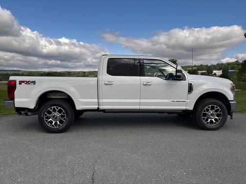 White 2022 Ford F-250 Lariat
