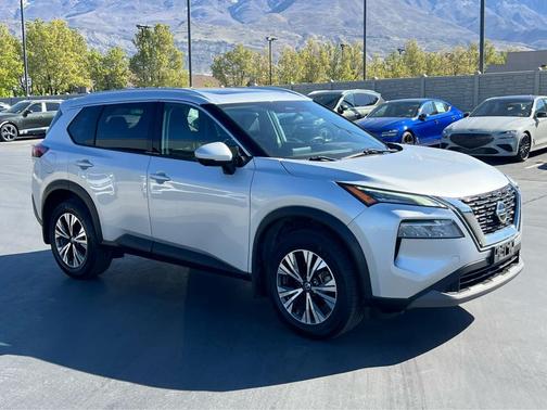 Brilliant Silver Metallic 2021 Nissan Rogue SV