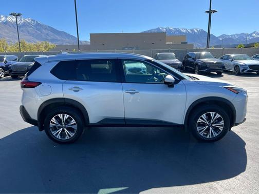 Brilliant Silver Metallic 2021 Nissan Rogue SV