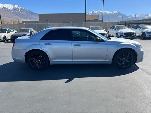 2021 Chrysler 300 Touring