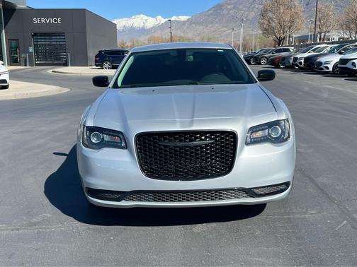2021 Chrysler 300 Touring