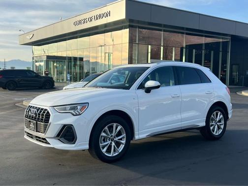 2025 Audi Q3 Premium 45 TFSI S line quattro Tiptronic