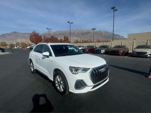 2025 Audi Q3 Premium 45 TFSI S line quattro Tiptronic