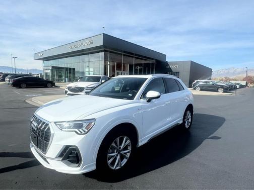 2025 Audi Q3 Premium 45 TFSI S line quattro Tiptronic