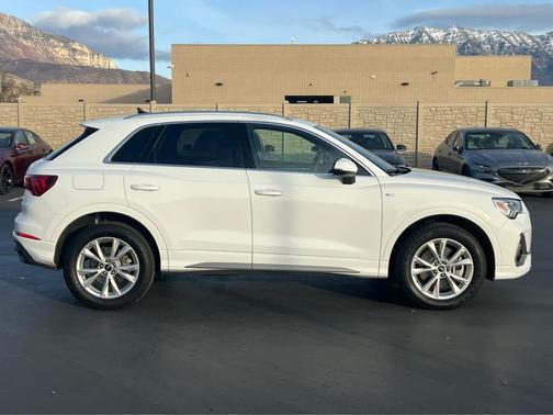 2025 Audi Q3 Premium 45 TFSI S line quattro Tiptronic