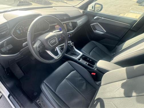 2025 Audi Q3 Premium 45 TFSI S line quattro Tiptronic