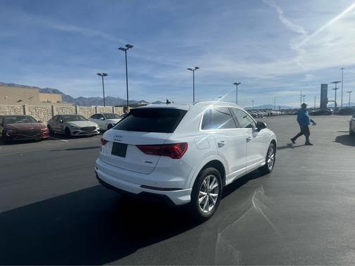 2025 Audi Q3 Premium 45 TFSI S line quattro Tiptronic