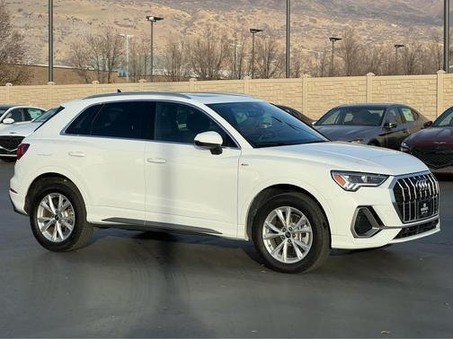 2025 Audi Q3 Premium 45 TFSI S line quattro Tiptronic