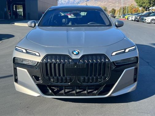 2023 BMW 760 i xDrive