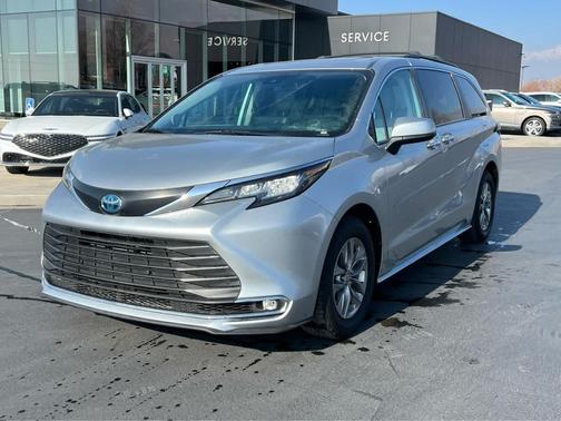 2023 Toyota Sienna XLE