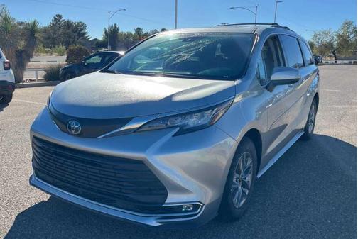2023 Toyota Sienna XLE