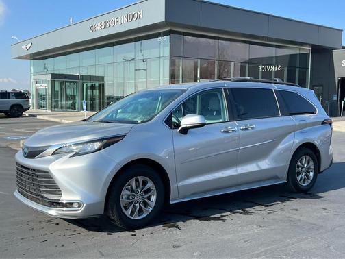 2023 Toyota Sienna XLE