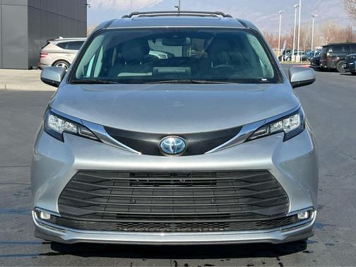 2023 Toyota Sienna XLE