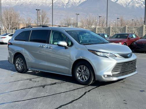 2023 Toyota Sienna XLE
