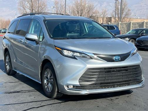 2023 Toyota Sienna XLE