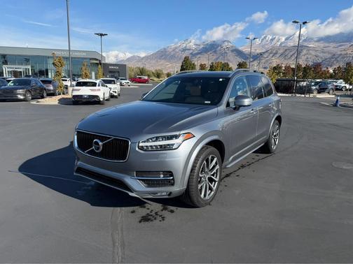 2016 Volvo XC90 T6 Momentum