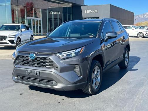 2022 Toyota RAV4 Hybrid XLE
