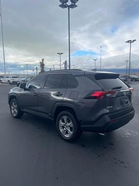 2022 Toyota RAV4 Hybrid XLE