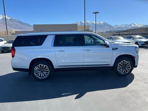 White Frost Tricoat 2023 GMC Yukon XL Denali Ultimate