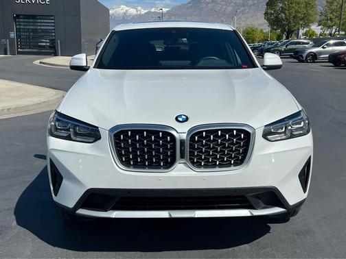 Mineral White Metallic 2024 BMW X4 xDrive30i