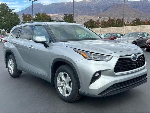 2022 Toyota Highlander Hybrid LE