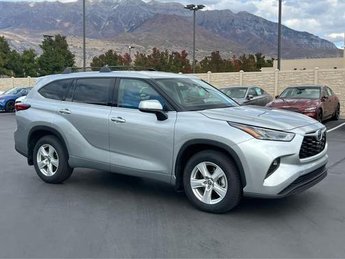 2022 Toyota Highlander Hybrid LE