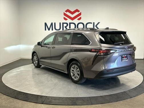2024 Toyota Sienna LE