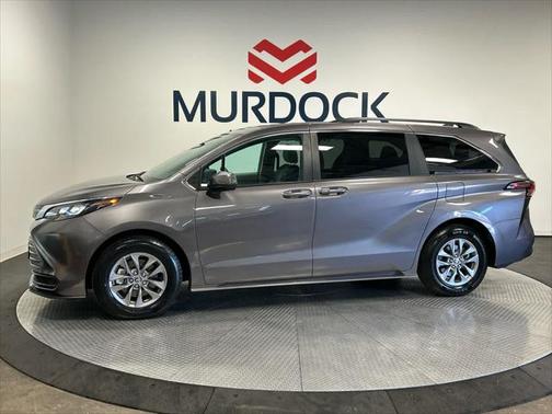 2024 Toyota Sienna LE