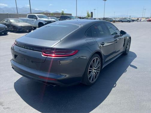 2018 Porsche Panamera 4