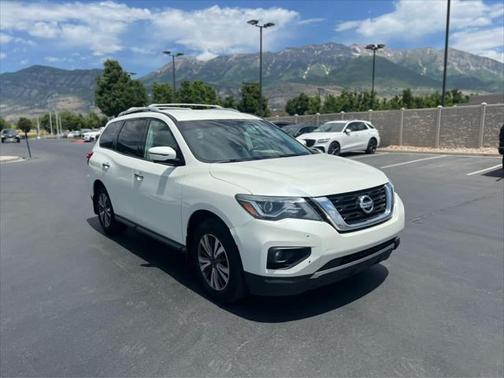 2017 Nissan Pathfinder SL