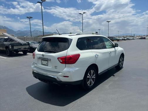 2017 Nissan Pathfinder SL